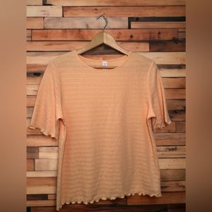 Orange stars above t-shirt M